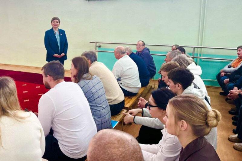 Депутат Елена Клишевич встретилась с трудовыми коллективами Несвижчины