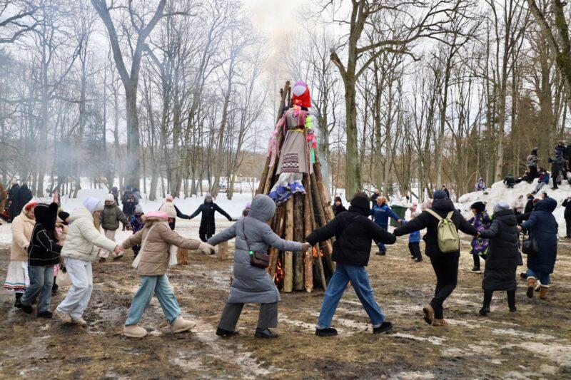 Весело, шумно и с размахом! В Несвиже отметили Масленицу