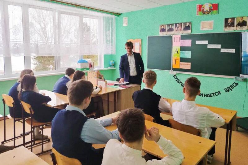 В учреждениях образования Несвижчины состоялись встречи с представителями промышленного комплекса района