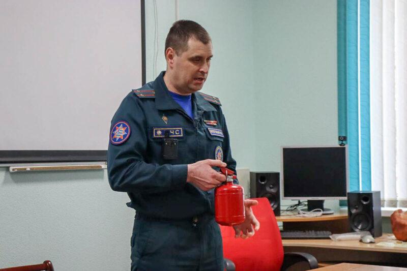 Начальник Несвижского РОЧС Максим Болотяный встретился с трудовым коллективом Несвижского РЭС