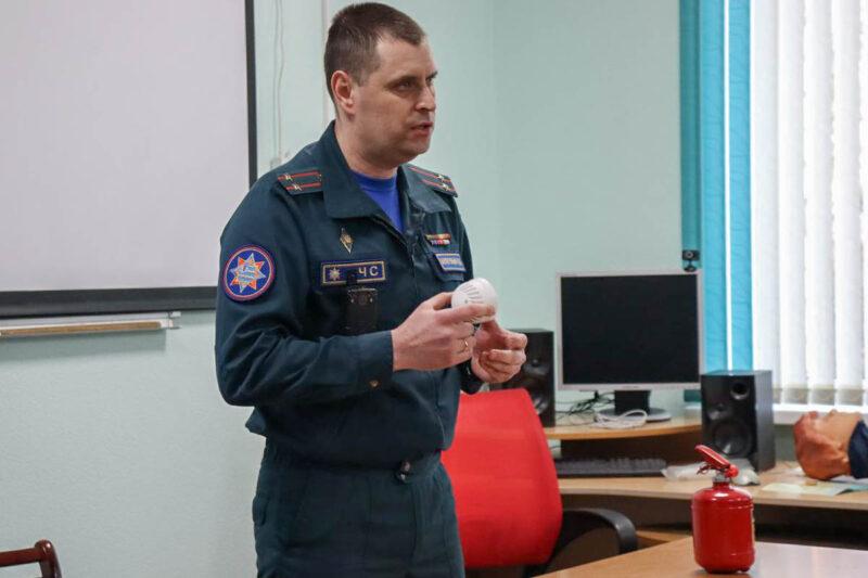 Начальник Несвижского РОЧС Максим Болотяный встретился с трудовым коллективом Несвижского РЭС