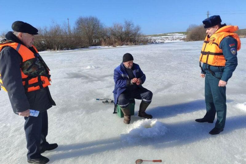 Несвижские спасатели совместно с ОСВОД провели рейд по весенним водоёмам