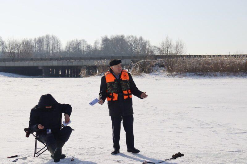 Спасатели совместно с ОСВОД вышли в рейд по зимним водоёмам
