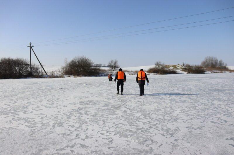 Спасатели совместно с ОСВОД вышли в рейд по зимним водоёмам
