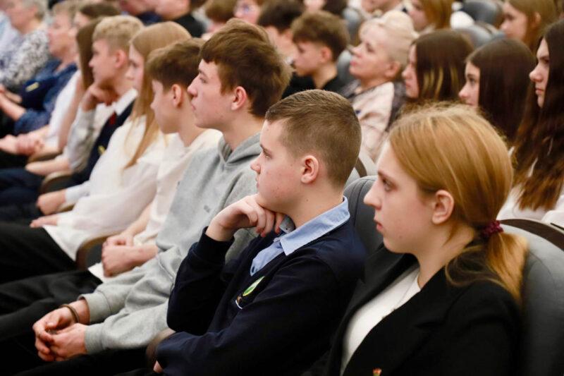Масштабная профориентационная встреча «Готовы Родине служить» состоялась в Несвижском РЦК