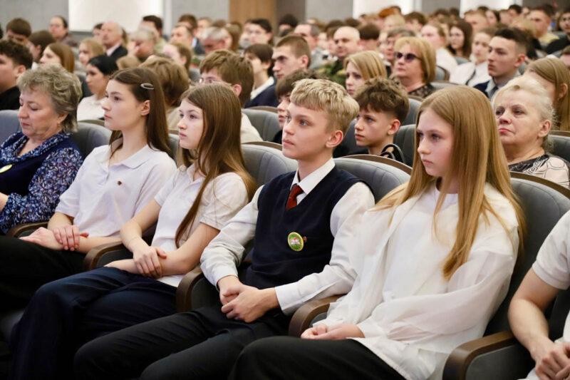 Масштабная профориентационная встреча «Готовы Родине служить» состоялась в Несвижском РЦК
