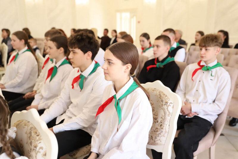 В преддверии Дня Конституции Республики Беларусь юным жителям Несвижчины вручили их первые паспорта