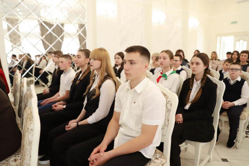 В преддверии Дня Конституции Республики Беларусь юным жителям Несвижчины вручили их первые паспорта