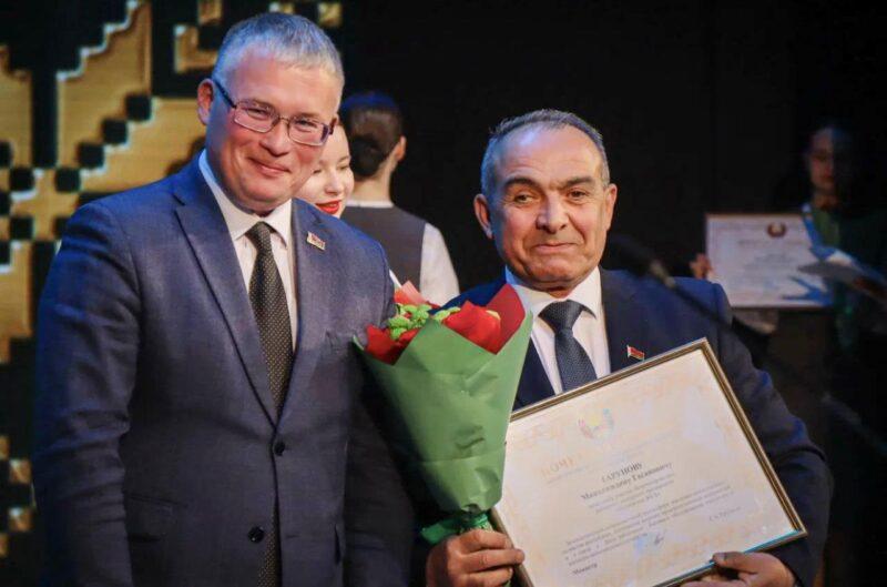 На Минщине поздравляли работников ЖКХ области: представители РУП «Несвижское ЖКХ» — с наградами