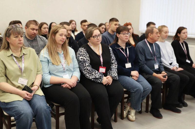 В рамках Единого дня информирования Сергей Алейник встретился с трудовым коллективом СП ОО «ФАРМЛЭНД»