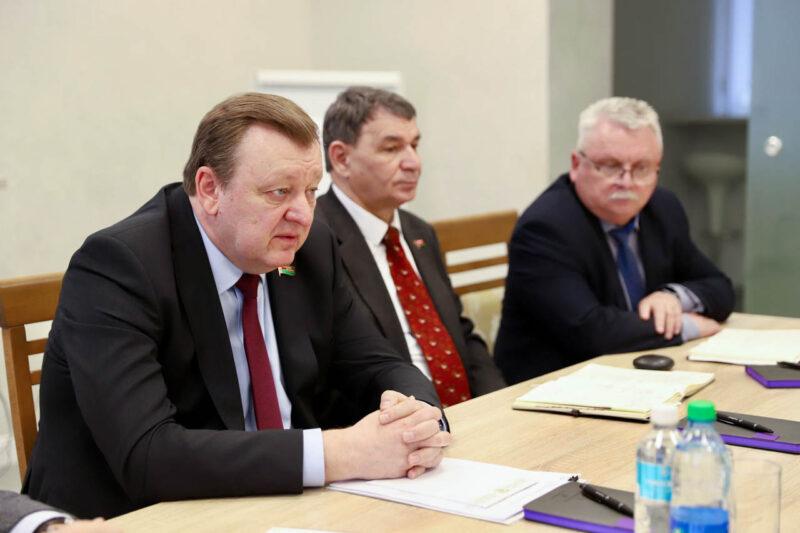 В рамках Единого дня информирования Сергей Алейник встретился с трудовым коллективом СП ОО «ФАРМЛЭНД»