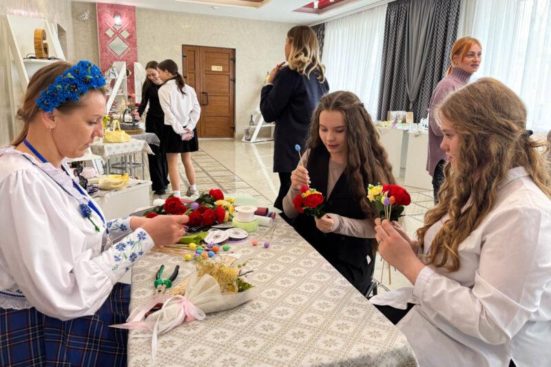 У Нясвіжскім РЦК адбылося ўрачыстае адкрыццё XVIII Велікоднай выставы “Яечак сёлета багата — мы шчыра сустракаем свята”.