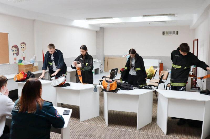 В Несвижском районе определили сильнейших юных спасателей-пожарных