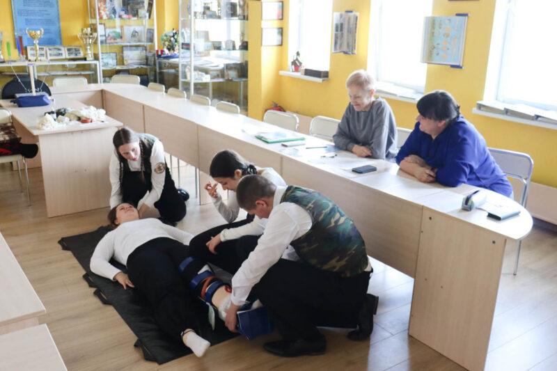 В Несвижском районе определили сильнейших юных спасателей-пожарных