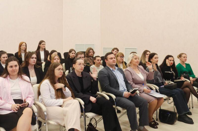 Диалоговая встреча с молодыми педагогами «Цифровой авторитет. Личный бренд педагога в соцсетях» состоялась в Несвиже