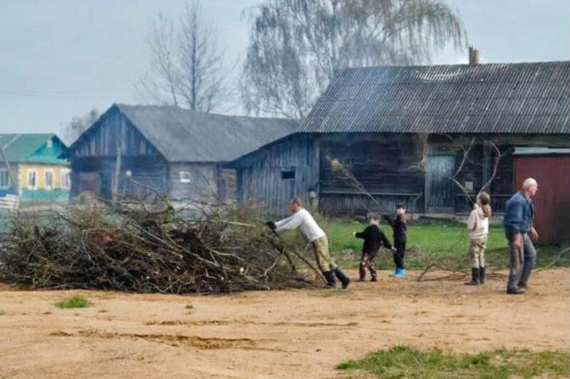 По зову сердца, на благо малой родины: в деревне Кирковщина прошёл субботник