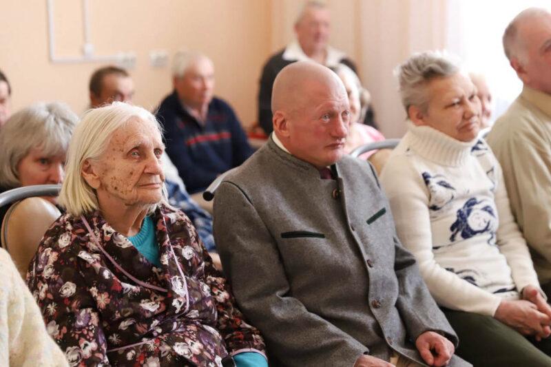 Благотворительная акция «Подари радость ближнему» прошла в Несвижском социальном пансионате «Берёзка»
