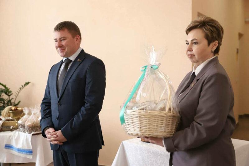 Благотворительная акция «Подари радость ближнему» прошла в Несвижском социальном пансионате «Берёзка»