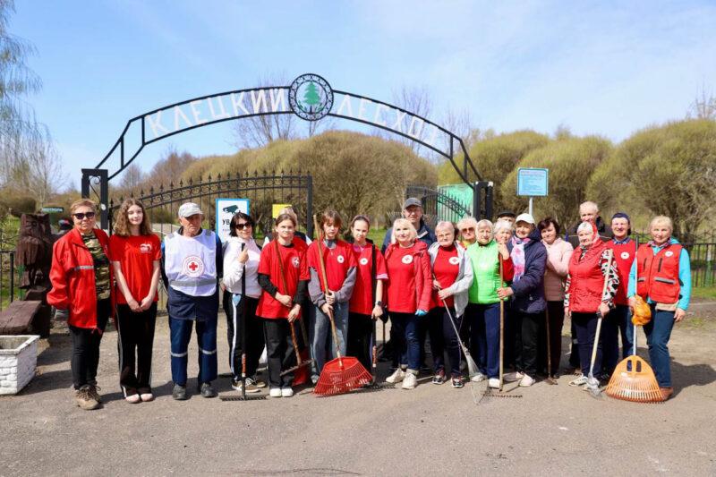 В Несвиже стало чище и зеленее благодаря добрым сердцам! Фотофакт