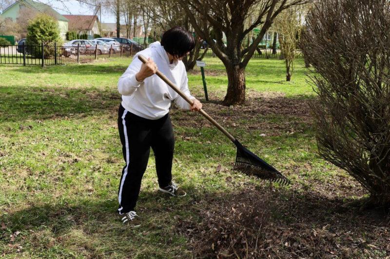 В Несвиже стало чище и зеленее благодаря добрым сердцам! Фотофакт