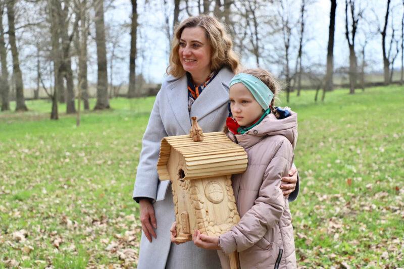 Скворечники от школьников — победителей конкурса «Встречаем пернатых друзей» появились в Несвижском городском парке