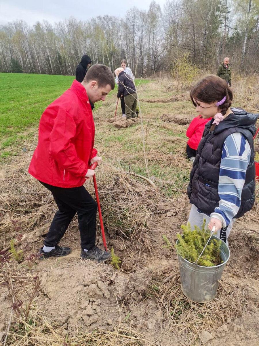 Молодёжь Несвижчины поддержала республиканскую акцию «Лес! Добро! Порядок!». Фотофакт