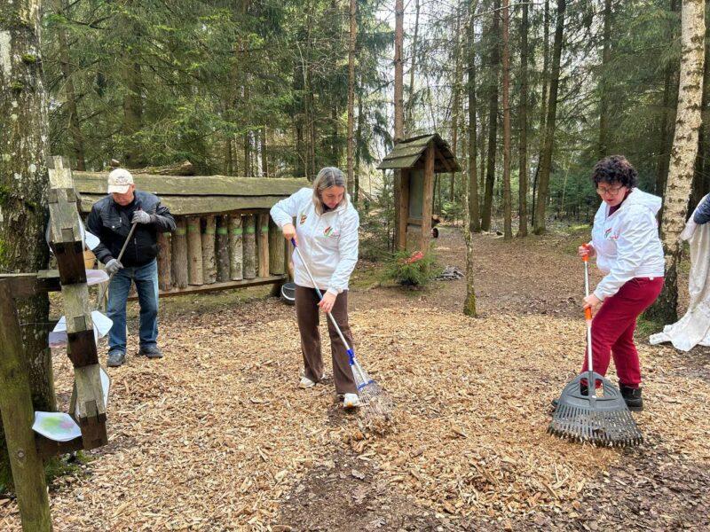 Труд на благо родной земли! На Несвижчине прошёл республиканский и районный субботник