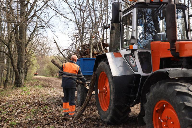 Труд на благо родной земли! На Несвижчине прошёл республиканский и районный субботник