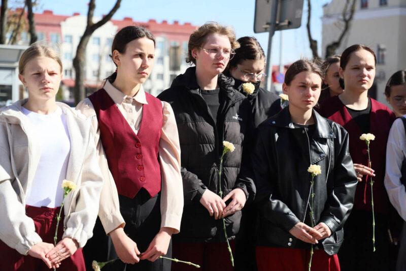 В Несвиже прошёл митинг, приуроченный ко Дню рождения Владимира Ленина. Фотофакт