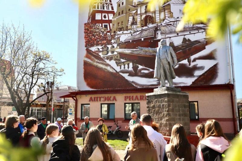 В Несвиже прошёл митинг, приуроченный ко Дню рождения Владимира Ленина. Фотофакт