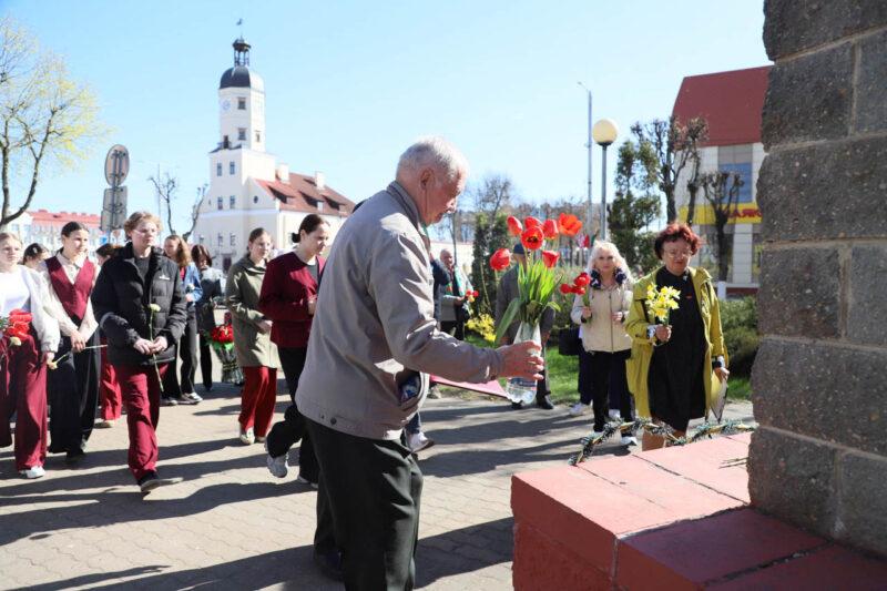 В Несвиже прошёл митинг, приуроченный ко Дню рождения Владимира Ленина. Фотофакт