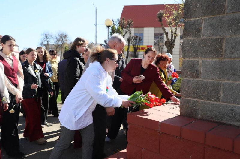 В Несвиже прошёл митинг, приуроченный ко Дню рождения Владимира Ленина. Фотофакт