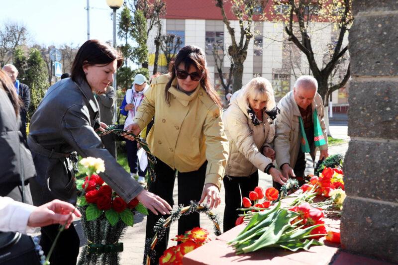 В Несвиже прошёл митинг, приуроченный ко Дню рождения Владимира Ленина. Фотофакт