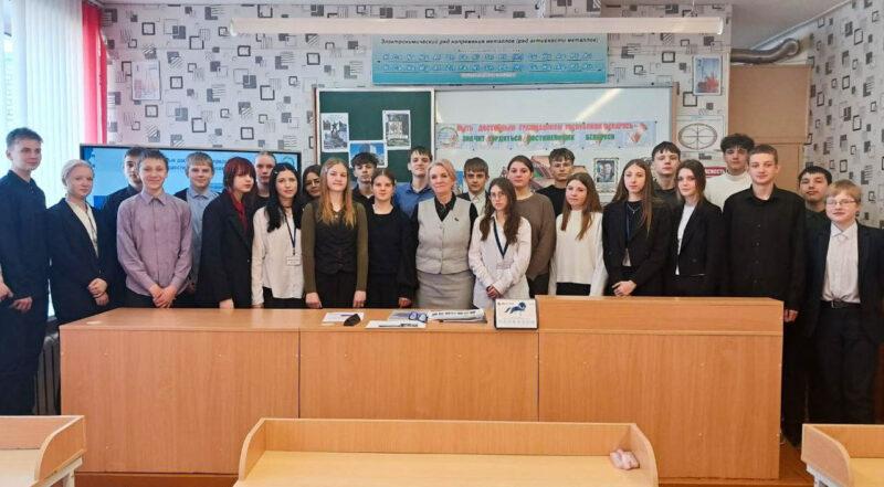 Елена Журавлёва встретилась со старшеклассниками средней школы №1 г.п. Городея