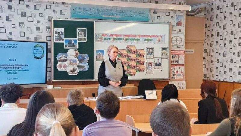 Елена Журавлёва встретилась со старшеклассниками средней школы №1 г.п. Городея