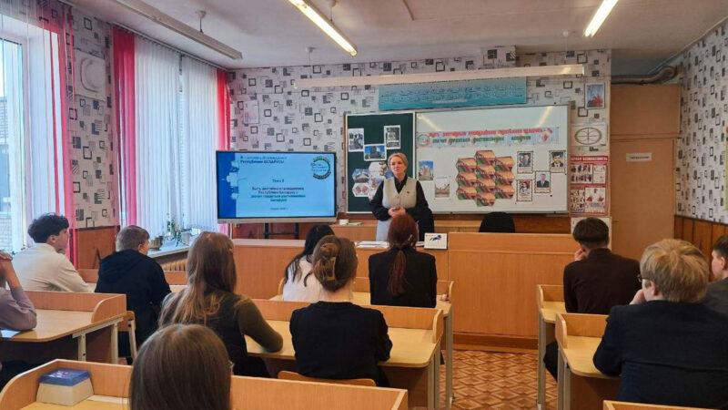 Елена Журавлёва встретилась со старшеклассниками средней школы №1 г.п. Городея