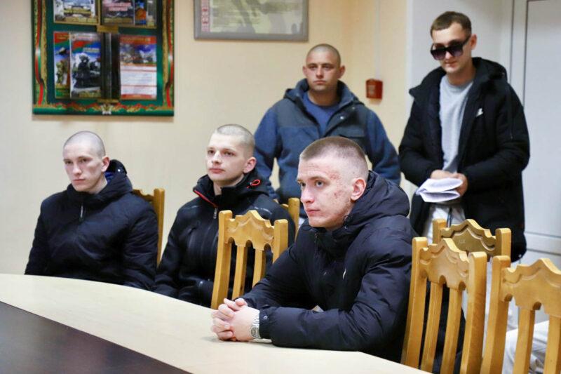 Новобранцы из Несвижского района отправились к местам прохождения воинской службы