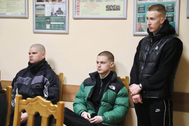 Новобранцы из Несвижского района отправились к местам прохождения воинской службы