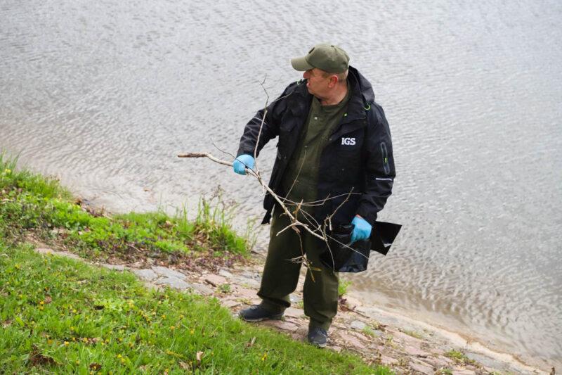 В Несвиже стало чище: была убрана территория, прилегающую к Замковому пруду. Фотофакт