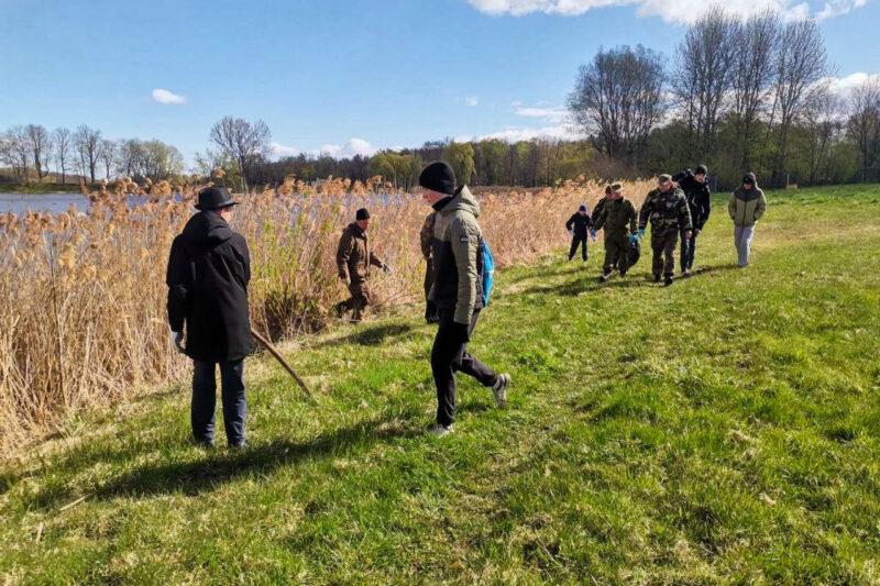 В Несвиже стало чище: была убрана территория, прилегающую к Замковому пруду. Фотофакт