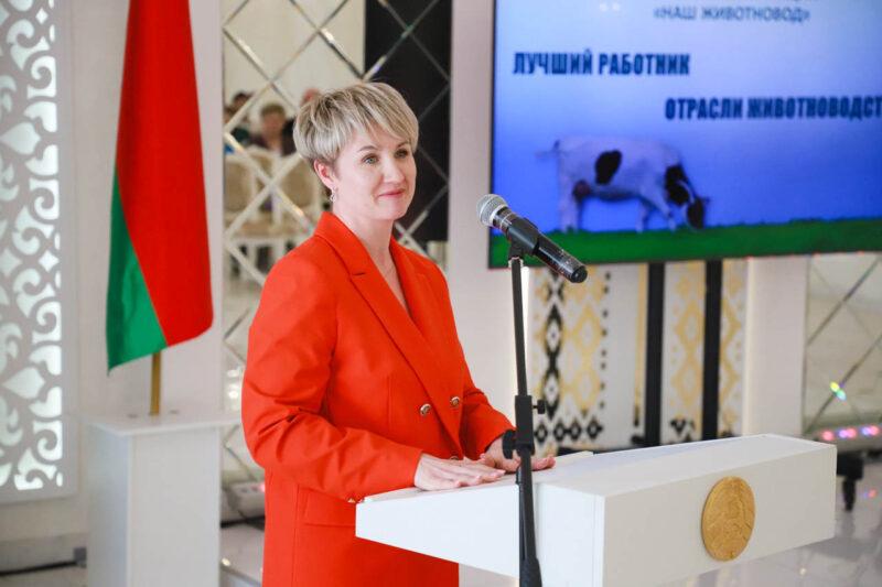 В РЦК наградили передовиков производства отрасли животноводства Несвижском района