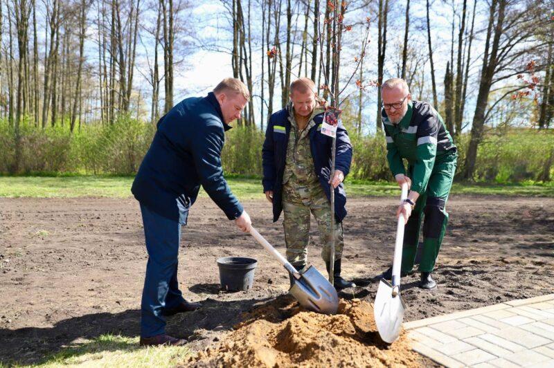В Несвиже состоялась торжественная церемония открытия общественного пространства «Женщины ЖКХ — вместе»