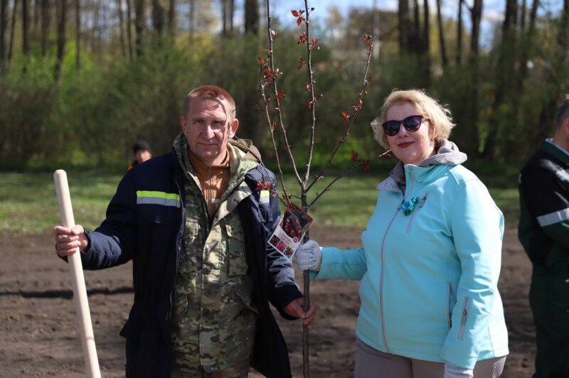 В Несвиже состоялась торжественная церемония открытия общественного пространства «Женщины ЖКХ — вместе»