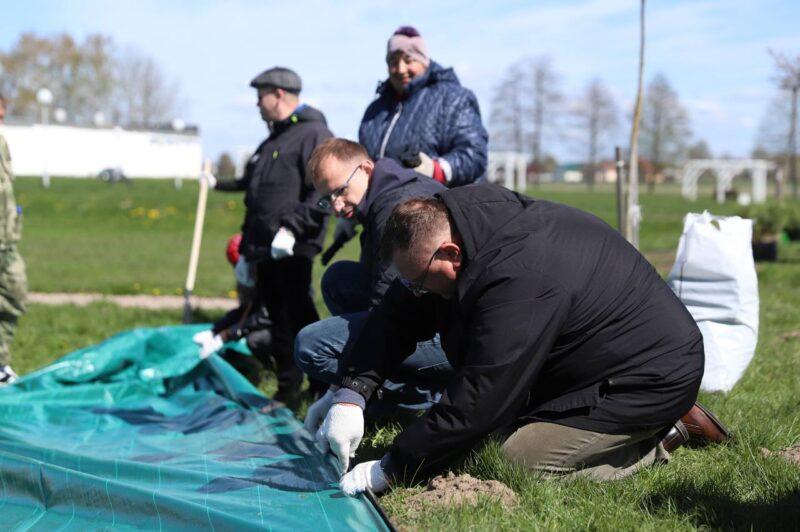 В Несвиже состоялась торжественная церемония открытия общественного пространства «Женщины ЖКХ — вместе»