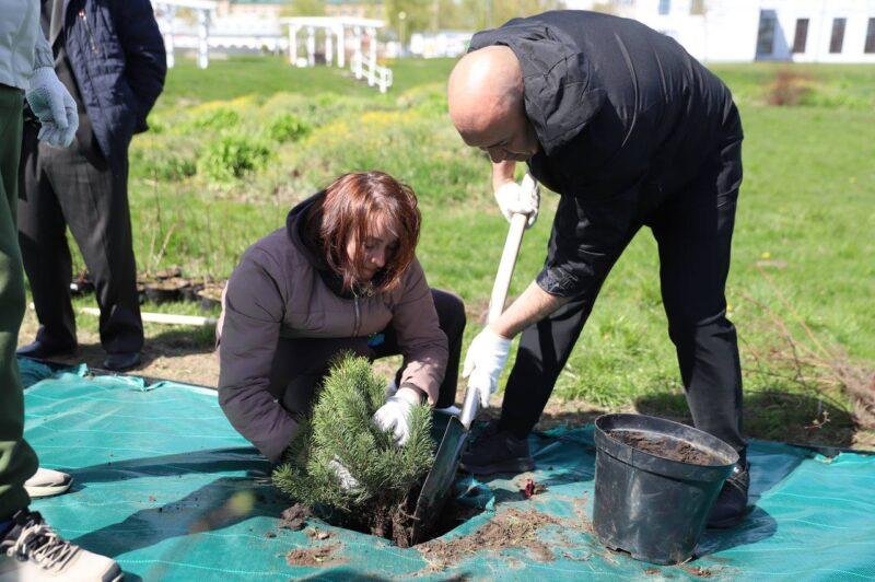В Несвиже состоялась торжественная церемония открытия общественного пространства «Женщины ЖКХ — вместе»