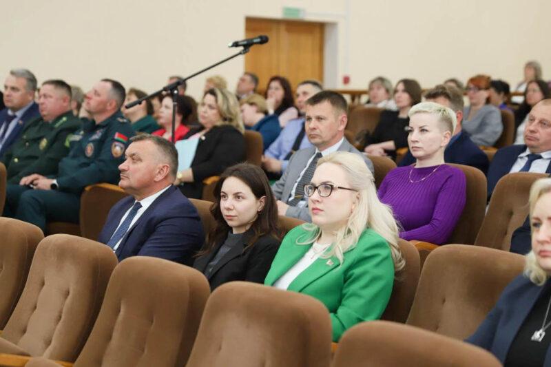 Работа с населением, проблемы ЖКХ и цифровизация: в Несвижском районе обсудили реализацию Директивы №2
