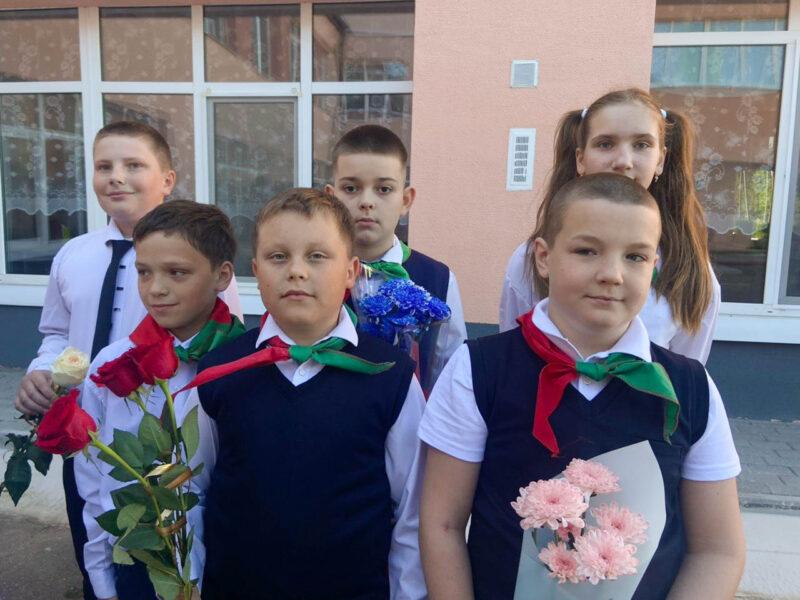 На Несвижчине прошли торжественные линейки, посвящённые последнему звонку