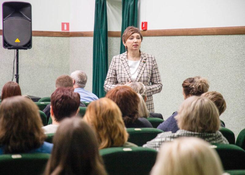 Депутат Елена Клишевич провела встречу с трудовыми коллективами Несвижчины