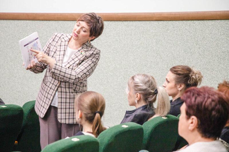 Депутат Елена Клишевич провела встречу с трудовыми коллективами Несвижчины
