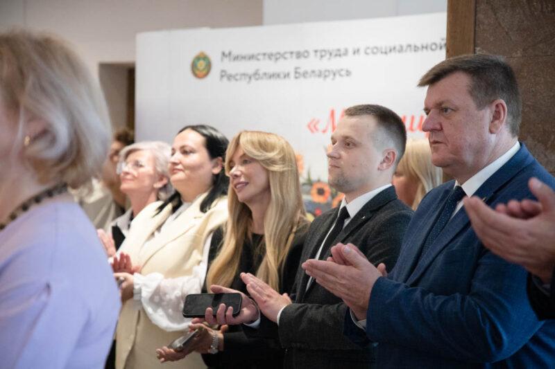 В галерее «Мара» наградили победителей республиканского фестиваля «Творчество без границ»